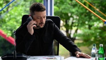 Зеленський обговорив з Трампом підготовку до переговорів у тристоронньому форматі