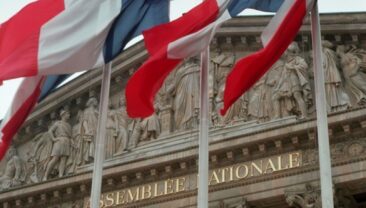 Французьке уряд уникнув відставки після прийняття енергетичного закону в обхід голосування