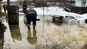 Підтоплення у Кіровоградській області: рятувальники відкачали талу воду