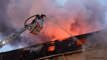 В Сумах російські війська нанесли повторний удар під час ліквідації пожежі