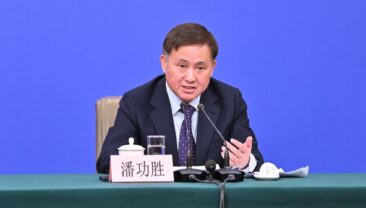 Китай не прагне отримати торговельні переваги через девальвацію валюти – голова Центробанку Китаю