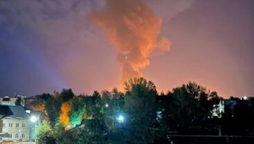 Масштабна атака дронів на Саратовський НПЗ