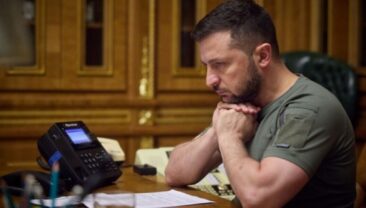 Зеленський проінформував Макрона про ситуацію в Україні