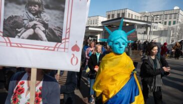 Зміна ставлення українців до США: негативні настрої зростають