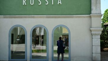 ЄС загрожує відкликати грант Венеціанської бієннале через участь Росії