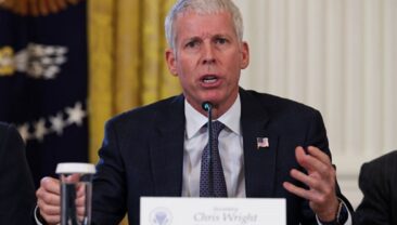 США не готові супроводжувати танкери через Ормузський пролив