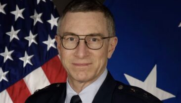 В США розшукують відставного генерала ВВС Уильяма Маккаслэнда