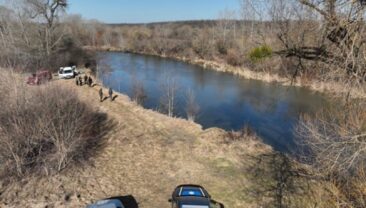 Трагічна аварія: подружжя загинуло після падіння автомобіля у водойму