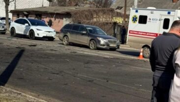 Атака дронів на Суми: троє постраждалих та пошкоджені автомобілі й будинок