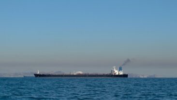 Танкер Karachi успішно пройшов Ормузський пролив і прямує до Пакистану