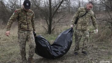 Військові РФ залишають тіла солдат на полі бою, забирають лише голови і документи