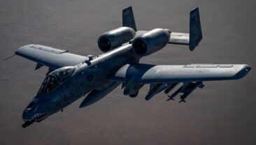 США застосовують A-10 та Apache для охорони судноплавства в Ормузському проливі