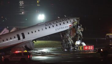 Столкнення літака з транспортним засобом в аеропорту Ла-Гуардія: четверо постраждалих