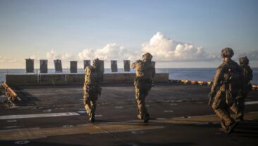 США збільшують військову присутність в Ормузському проливі