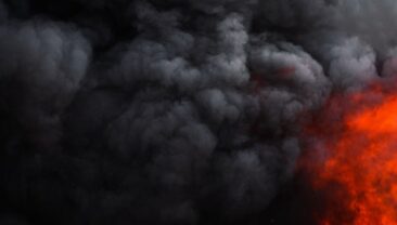 Пожежа на нафтовій базі в Приморську триває вже два дні
