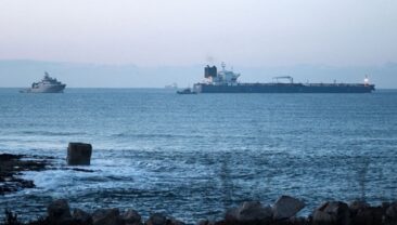 Атаки українських дронів зупинили відвантаження нафти в російських портах