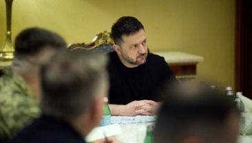 Зеленський зустрівся з українськими експертами у Саудівській Аравії