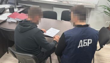 В Буковині викрито чиновника, який сприяв ухиленню від сплати податків