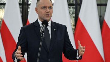 Польща звільняє своїх громадян, які служили в українській армії з 2014 року