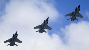 Повітряна тривога через загрозу дронів та ракетні атаки на Україну