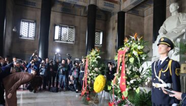 Голова партії Гоміньдан Чжен Лівень відвідала мавзолей Сунь Ятсена в Нанкіні