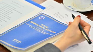 У Китаї налічується 373 спільних із зарубіжними країнами кооперативних навчальних закладів та програм, що пропонують магістерську освіту та вище