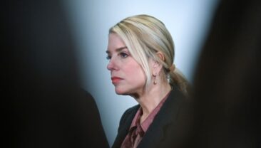 Трамп звільнив генпрокурора Пэм Бонди через невдоволення її роботою