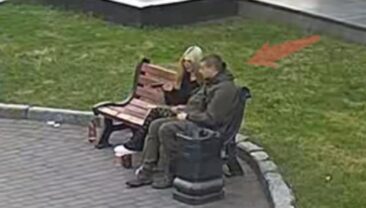 У Луцьку дівчина влаштувала хаотичну стрільбу на Театральній площі