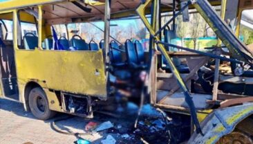 Атака окупантів на автобус у Никополі: три жертви та дванадцять поранених
