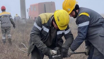 Енергетики закликають до економії електроенергії через обстріли та негоду