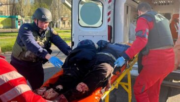Атаки на цивільне населення в Україні: Російські військові завдають ударів по меморіям та громадському транспорту