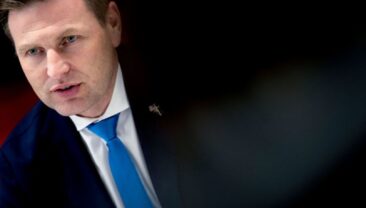 Естонія призупинила закупівлю нових бойових машин на користь посилення оборони