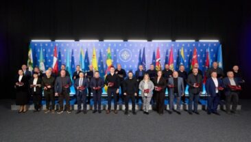 Президент України вручив нагороди ‘Город-герой України’