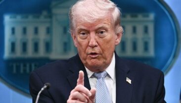 Трамп вимагає від Ірану припинити збори за проходження через Ормузський пролив