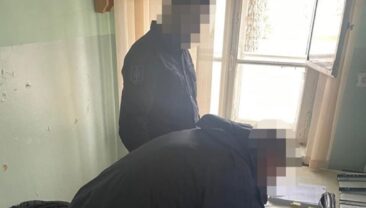 В Україні затримано двох шахраїв, які обманули військовослужбовця на 600 тисяч гривень