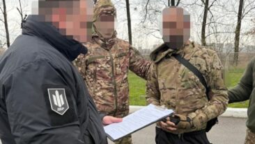 Військового затримали за спробу продажу зброї