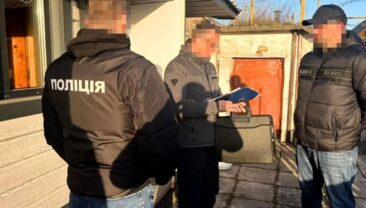 Операція проти корупції: проведено 38 обшуків у справах про закупівлі деревини для оборони