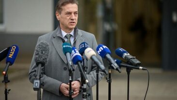 Шанси Роберта Голоба на формування уряду ускладнені новим спікером парламенту