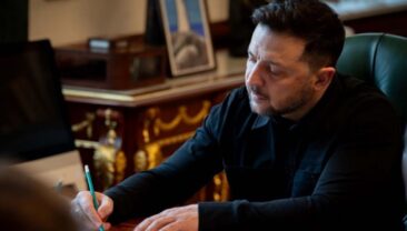 Зеленський обговорив з Коштою фінансову допомогу ЄС у 90 млрд євро