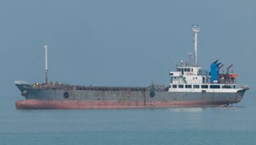 Іранські танкери обходять американську блокаду, відключаючи транспондери