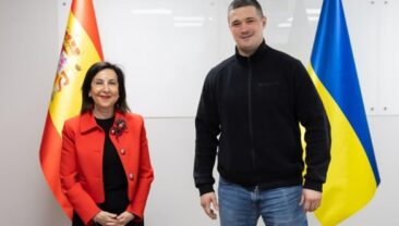 Україна отримає від Іспанії 100 бронемашин VAMTAC та артснаряди у 2026 році