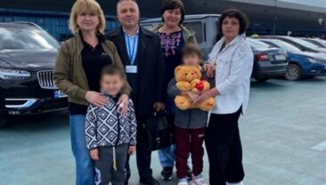 В Україну повернули двох малолітніх дітей з Казахстану