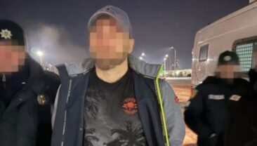 Чоловіка, якого підозрюють у многолітньому зґвалтуванні падчерки, екстрадовано з Бельгії в Україну
