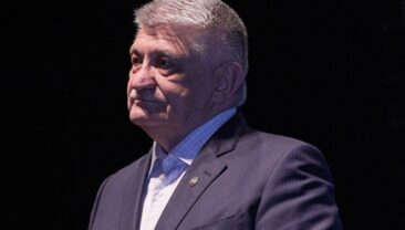 Александр Сокуров не отримав нагороду на ММКФ та вступив в дискусію з Путіним