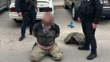 Чоловік влаштував стрільбу на вулиці Бучі