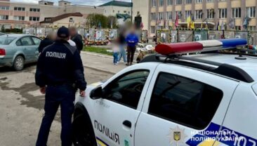 Водій ВАЗ пошкодив конструкції на Аллеї Слави в Одеській області