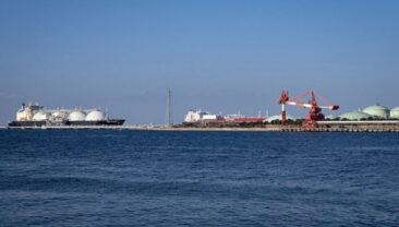 Судно з ОАЕ вперше з початку війни пройшло через Ормузський пролив