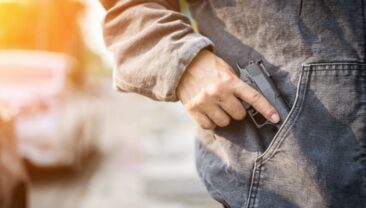У Хмельницькому затримали чоловіка за стрільбу на вулиці