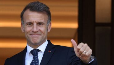 Макрон підтримав жарт британського короля про мовну ідентичність Америки