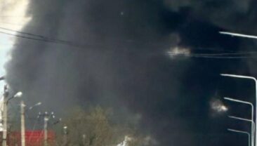 Атака на Дніпро: один загиблий, один поранений та пожежа в магазині